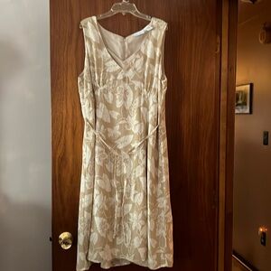 Women’s size 16 tank top dress with built in slip in excellent condition